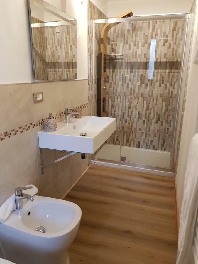 Cascina Ghitin Relais Guest House อัสตี ภายนอก รูปภาพ